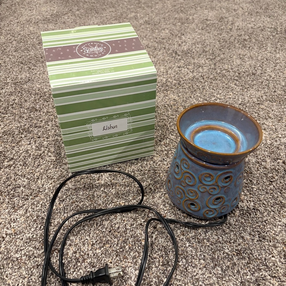 Scentsy “Lisbon” Warmer